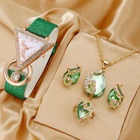 Montre à quartz pour femme IStapromo Gifts, cadran paon en cuir givré incrusté de diamants en forme de triangle inversé, bijou décontracté et tendance