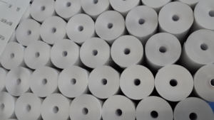 Rouleau de papier autocopiant de <span class=keywords><strong>haute</strong></span> qualité 2 ou 3 plis 76x80mm 57x50mm 57x57mm pour systèmes de point de vente, commerce de détail et supermarchés - Product Image 2