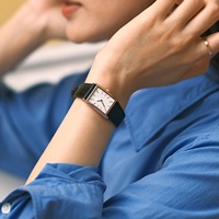 Montre à quartz unisexe en cuir véritable de forme rectangulaire sur mesure, boîtier en acier inoxydable, résistante à l'eau 3 ATM