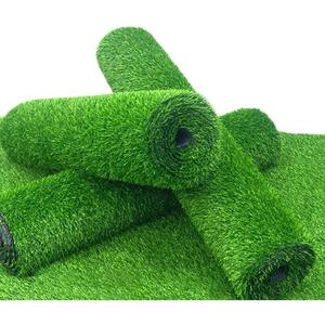Gazon artificiel de haute qualité et durable de 50 mm pour terrains de football, respectueux de l'environnement et à faibles coûts d'entretien - Product Image 2