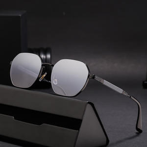 Lunettes de soleil carrées sur mesure pour hommes, verres PC UV400, style Instagram, monture noire, emballage en boîte DG-98211 - Product Image 4