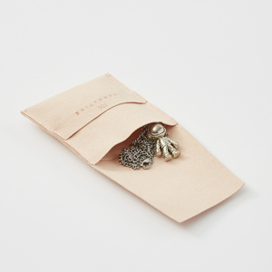 Bolsa de Microfibra de Lujo Personalizada de 8*8cm para Pulseras y Collares, Bolsa de Embalaje y Exhibición de Joyería con Banda - Product Image 6