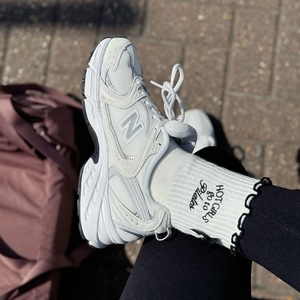 Lettere ricamate Custom Yoga Grip calzini antiscivolo Pilates Reformer calzini economici popolari griffati <span class=keywords><strong>con</strong></span> fiocchi <span class=keywords><strong>con</strong></span> volant - Product Image 2