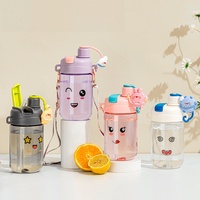 Bouteille d'eau en plastique pour enfants avec paille, motif dessin animé, grande tasse portable pour garçons et filles, gourde de sport d'été pour activités de plein air