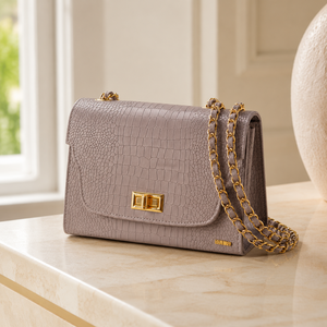 Sac bandoulière élégant et classique en cuir vegan effet croco avec anneau en D, confortable pour femme, à porter toute la journée - Product Image 6