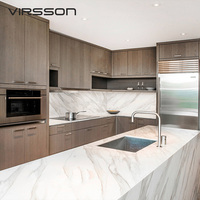 Meubles de cuisine modernes sur mesure, armoires en bois écologiques, plan de travail en quartz résistant aux taches pour villa et maison