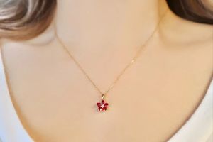 Collier pendentif fleur en or jaune 18 carats avec diamants naturels et rubis Xinfly - Product Image 5