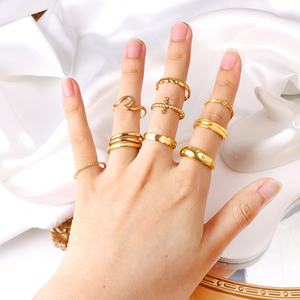 Ensemble de bagues en or tendance pour femmes et filles, chaîne serpent, bagues empilables, acier inoxydable vintage, plaqué or 18 carats, tailles mixtes - Product Image 6