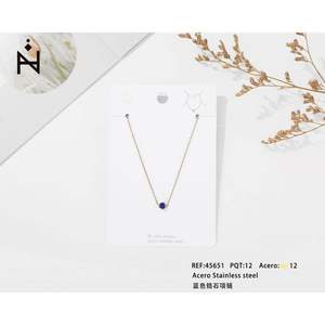 Collar de Cadena Fina con Colgante de Piedra Azul en Acero Inoxidable - Product Image 3