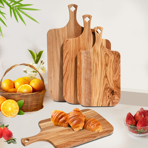 Ensemble de 3 planches à découper en bois d'olivier faites à la main avec poignée pour charcuterie - Product Image 3
