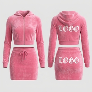<span class=keywords><strong>Ensemble</strong></span> jupe 2 pièces en <span class=keywords><strong>velours</strong></span> pour <span class=keywords><strong>femme</strong></span> avec logo personnalisé, style Y2K, comprenant un sweat à capuche court zippé et une mini-jupe moulante taille haute, tenue décontractée OEM - Product Image 1