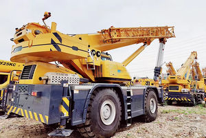 Grúa Todoterreno XCR90 de 90 Toneladas, Versátil y Duradera, para Instalaciones Industriales a Gran Escala - Product Image 2