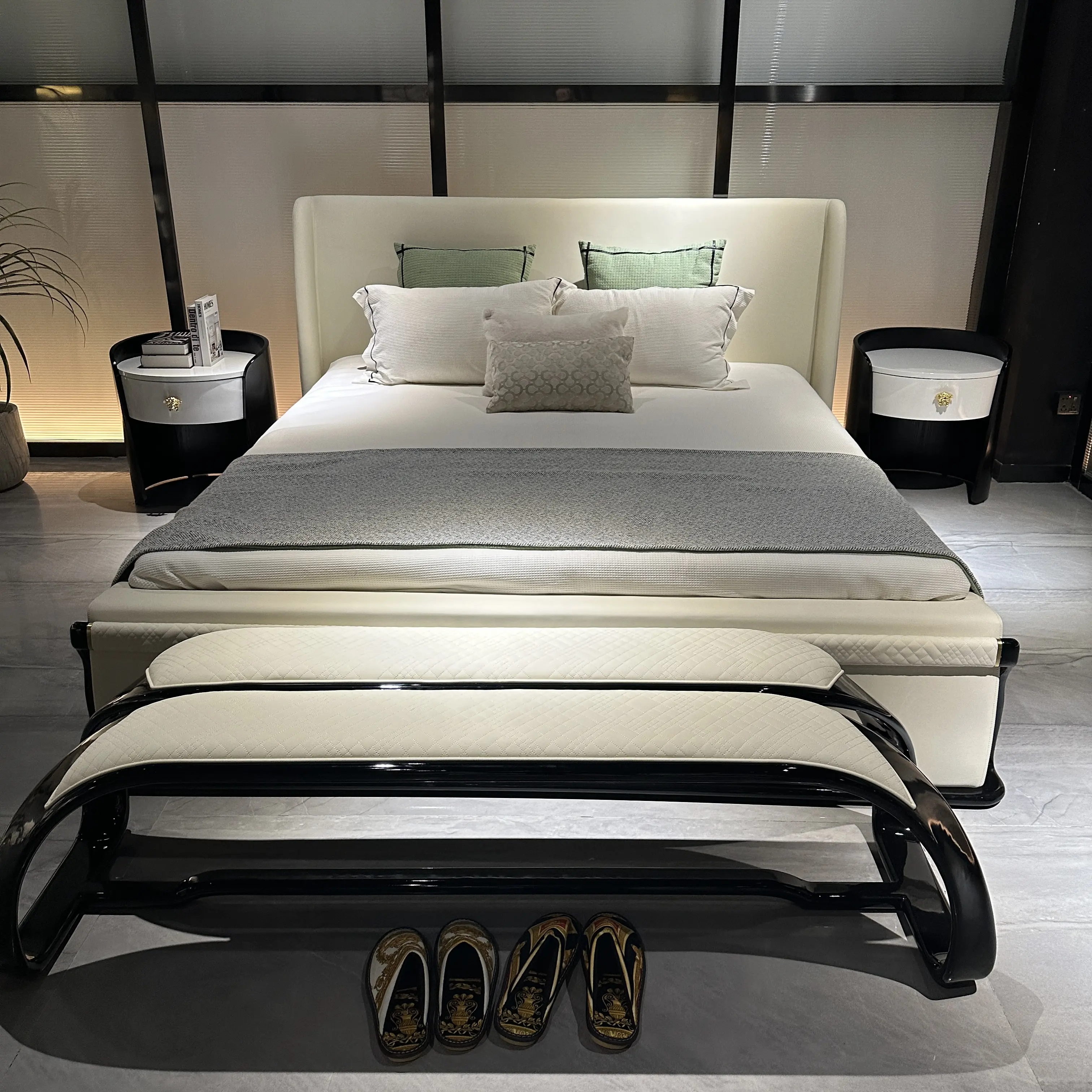 Set furnitur kamar tidur kelas atas pabrikan mewah modern tempat tidur ukuran king lapisan atas kulit putih