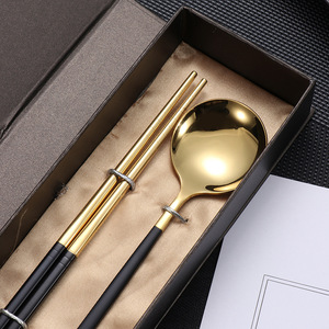 Juego de 2 Palillos y Cuchara de Acero Inoxidable 304, Cuchara de Cabeza Grande Redondeada Pintada en Varios Colores, Utensilios Portátiles con Caja de Regalo - Product Image 4