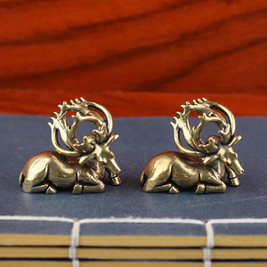 Ornamenti da tavolo vintage Dingtong in ottone a forma di cervo cornuto grande, sculture in rame Sika, oggetti da collezione culturali portafortuna, tè - Product Image 1