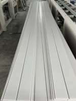 Panneau de plafond en PVC blanc pur brillant moderne pour la décoration intérieure de la salle de bain, imperméable et ignifuge