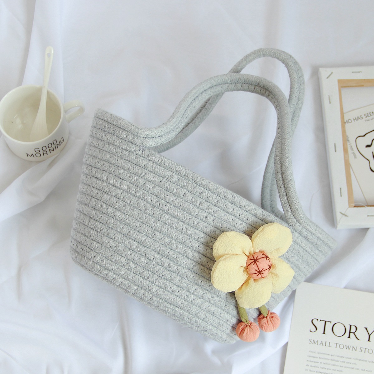 Borsa a mano con fiori grigi