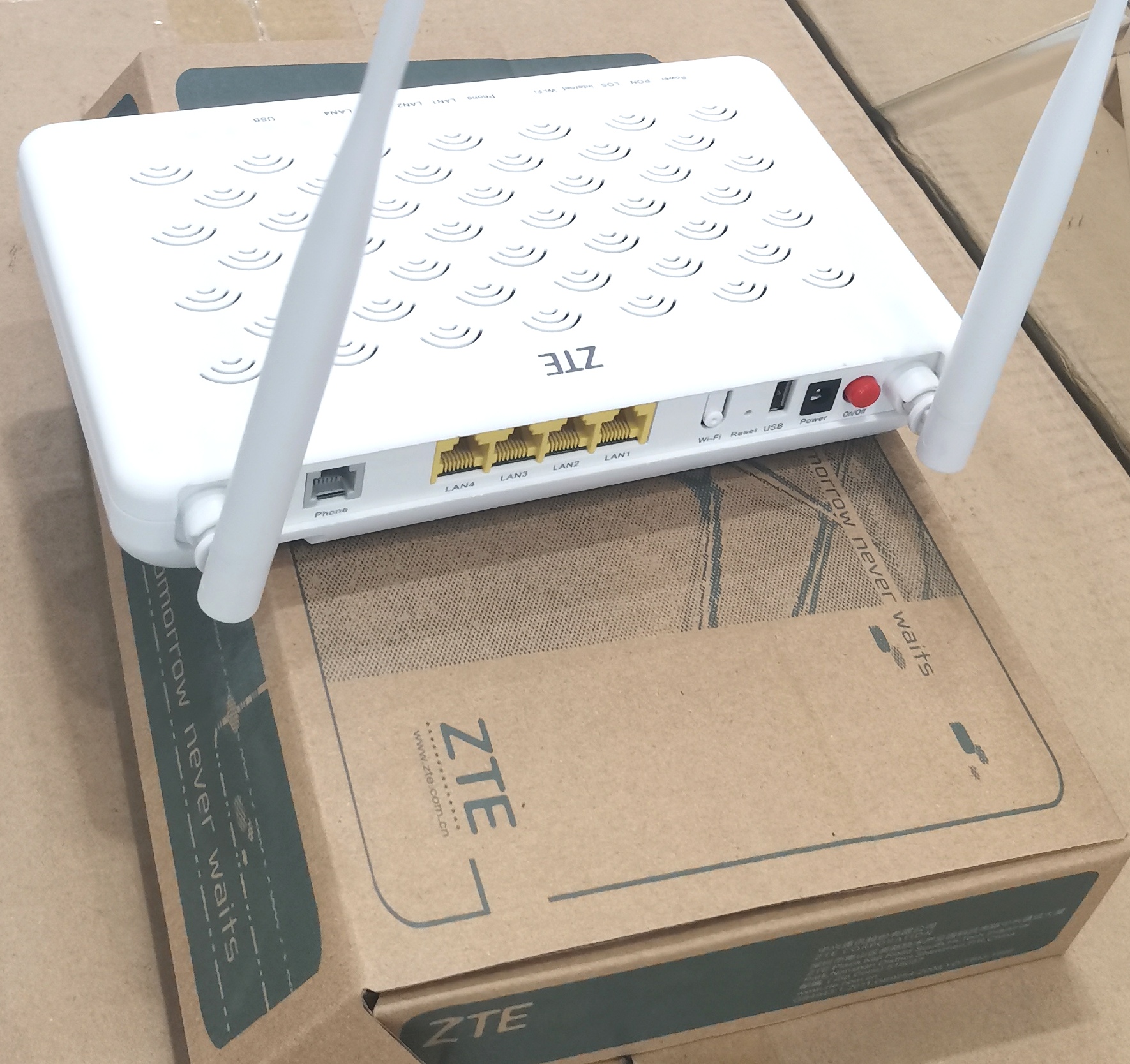中兴通讯GPON ONU ZXHN F609 FTTH 4GE全千兆通用光学猫4GE +
