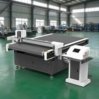 Machine de découpe automatique CNC à couteau oscillant Rongchi pour papier et carton avec table à vide pour l'industrie de l'emballage, directement de l'usine