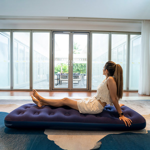 Colchón Inflable Portátil de PVC con Superficie Aterciopelada, Colchoneta para Dormir y Acampar, Colchón de Aire de 186 cm, Manual, para Uso en el Hogar - Product Image 2