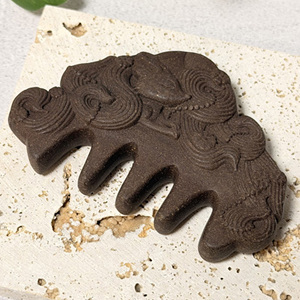 เม็ดธูปผสมสูตรพิเศษฝังในหวีไม้สไตล์จีนแบบพกพา นวดบำบัดด้วยกลิ่นหอม ดูแลเส้นผม ของขวัญรูปทรงไม่สม่ำเสมอ - Product Image 4