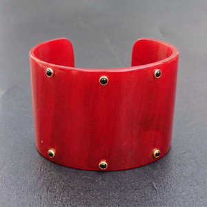 MN EXPORTS Bracelet manchette en corne de vache rouge, style moderne, unisexe, cadeau chrétien tendance - Product Image 1