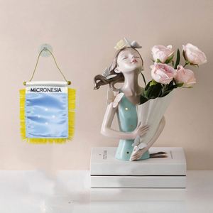 ธงสามเหลี่ยมไมโครนีเซียแบบกำหนดเอง พิมพ์ลายดิจิทัล ธงขนาดเล็กสำหรับยานยนต์ พร้อมพู่สีเหลือง ทำจากโพลีเอสเตอร์พลาสติก - Product Image 3