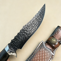 Couteau de chasse tactique de survie en plein air personnalisable OEM, forgé en Damas VG10, à lame droite, manche en bois, étui en cuir