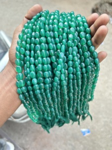 Cuentas de calabaza de ónix verde natural de exportador indio disponibles a precios mayoristas para la venta de exportación de cuentas naturales de <span class=keywords><strong>India</strong></span>