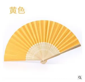 Abanico de Papel Blanco Ecológico Personalizado para Decoración de Recuerdos de Boda con Detalle de Bambú Pintado a Mano - Product Image 5