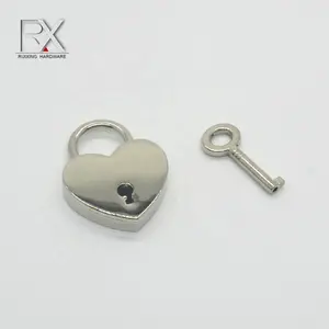 เงินโลหะสังกะสีอัลลอยด์รูปหัวใจกุญแจกระเป๋ากุญแจกล่องKey Lock Claspsสำหรับกระเป๋าถือปิดหมายเหตุหนังสือ