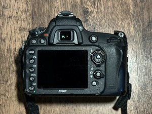 กล้อง DSLR มือสอง บันทึกวิดีโอ Full HD หน้าจอ >3 นิ้ว เซ็นเซอร์ CMOS 24MP ISO 100-6400 แบตเตอรี่ลิเธียม ช่องใส่การ์ด SD ราคาประหยัด - Product Image 2