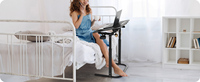 Bureau d'ordinateur portable à lumière LED réglable en hauteur pour étudier et écrire confortablement