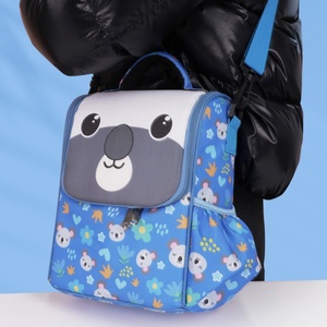 Boîte à lunch isotherme pour enfants Sac souple pour la rentrée des classes <span class=keywords><strong>Kit</strong></span> fourre-tout de <span class=keywords><strong>repas</strong></span> thermique pour filles garçons Sacs à lunch avec bandoulière - Product Image 4