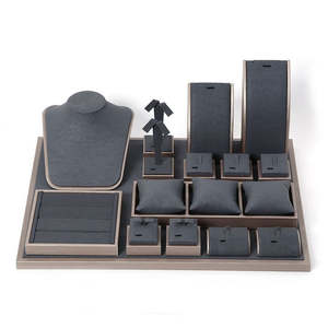 Présentoir de Luxe pour Boucles d'Oreilles, Bagues, Colliers et Bracelets – Buste Mannequin pour Parures de Bijoux - Product Image 1