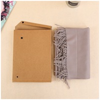 Boîte de sac d'emballage kraft en forme d'enveloppe marron avec fermeture à bouton pour vêtements t-shirt écharpe chaussettes emballage