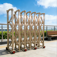 Barrière de circulation mobile en promotion, barrière de sécurité routière, taille personnalisable avec roues pour aéroport, gare, métro