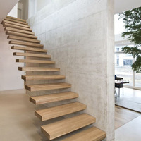 Escalier moderne à design simple, à poutre cachée, marches en bois, type L, droit, garde-corps en verre, escalier flottant moderne, escalier en verre