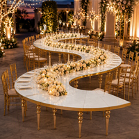 Table demi-ronde moderne de luxe en acier inoxydable avec design serpentin pour les dîners, les mariages, les événements en plein air