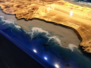 Dessus de table unique en bois Live Edge avec résine époxy fabriquée à la main par des artisans vietnamiens qualifiés pour un design d'intérieur signature - Product Image 3