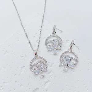 Conjunto de joyería de flor blanca giratoria nupcial de circonita cúbica de acero inoxidable con personalidad de moda 2025 - Product Image 2