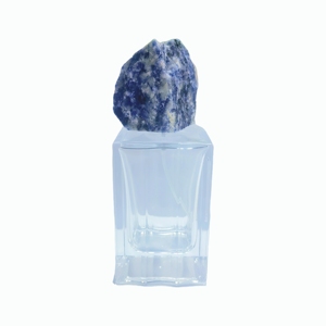 ขวดน้ำหอมแก้วเปล่าทรงสี่เหลี่ยมฝาสีฟ้าโซดาไลต์แบบเรียบหรู - Product Image 1