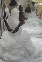 Robe de reine africaine 2025 en dentelle brodée de perles de luxe | Illusion voir à travers le dos et la queue de poisson à volants en cascade pour les mariées royales
