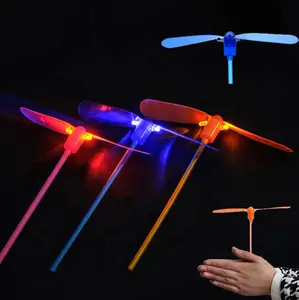 Удивительная светодиодная мигающая Стрекоза Классическая Ручная светящаяся лампа Летающий вертолет мигающая бамбуковая игрушка для детей