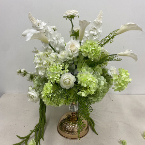 Arrangements floraux de mariage élégants, fleurs d'hortensia irrégulières blanches et vertes, centre de table en forme de boule - Product Image 5
