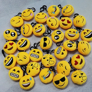 Mini porte-clés mignons à expressions émotionnelles, jouets en coton, PVC et peluche pour enfants, idéaux pour les fêtes et les cadeaux. - Product Image 1