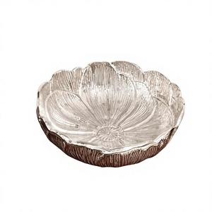 Cuenco de Plata Hecho a Mano con Diseño Tallado, Plato Decorativo para Servir, Elegante Frutero para Centro de Mesa, Artículo para el Hogar - Product Image 1