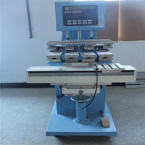 Industriële 4-kleuren tampondrukker met shuttle-werktafel en verzegelde inktbeker voor elektronica, speelgoed, kantoorartikelen en flessen - Product Image 3