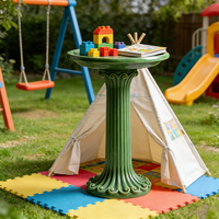 Statue en résine sur piédestal à cannelures vert vintage - Peinte à la main, support décoratif pour cérémonie de mariage en extérieur