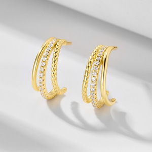Pendientes <span class=keywords><strong>de</strong></span> Plata <span class=keywords><strong>de</strong></span> Ley S925 con Forma <span class=keywords><strong>de</strong></span> C, Huecos y con Incrustaciones <span class=keywords><strong>de</strong></span> Diamantes para Mujer, Pendientes <span class=keywords><strong>de</strong></span> Circonita <span class=keywords><strong>de</strong></span> Una Sola Fila con <span class=keywords><strong>Ondas</strong></span> <span class=keywords><strong>de</strong></span> Tres Capas - Product Image 1